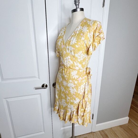 Billabong Wrap and Roll Dress Size S Yellow Floral Print - Picture 5 of 14